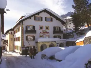 โรงแรมคอนราด