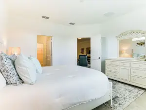 15 Mi to Downtown Fort Myers Golf Getaway
