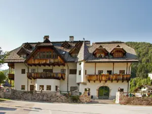 โรงแรมเอเดลโฮฟ