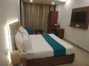 Hotel Vibes , Selaqui