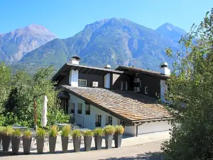 Hotel Village