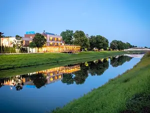Hotel River
