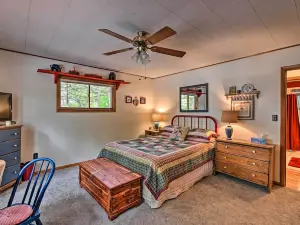 Quiet Retreat on Lake w/ Kayaks, Boats + Bikes!