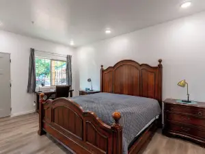 Hurricane Hideaway Lodging