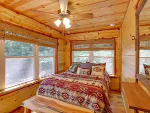 Romantic Mountain View Cabin Rental Near Downtown!