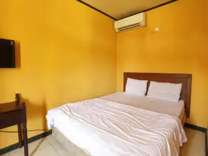 OYO 93119 Guest House Leo Patra