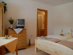Hotel-Ferienwohnungen Cafe Maarblick