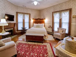 Rockwell Falls Inn and Wine Bar