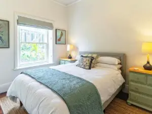 Sunroom, Stirling Hotel - 5 min walk, Fireplace