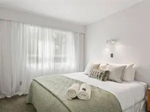 5min walk to CBD - Keyless Entry