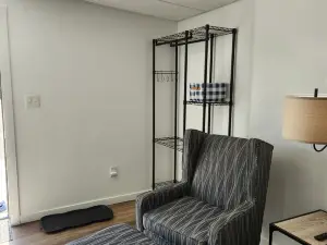 Riverview Studio Apartment. Weekly/Monthly Discounts! Wifi. Convenient Location.