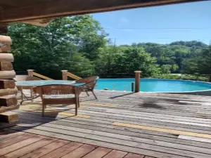 KY log home close to The Ark Encounter on private 14 acres private seasonal pool