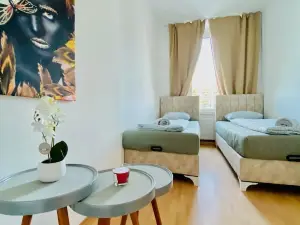 Rooms in Cozy 4BR Shared Apt Central