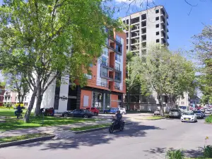 Modern Miravalle Apartment