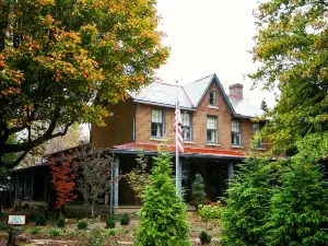 Deer Creek Winery and Watson Estate Bed & Breakfast