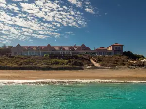 Blue Bay Lodge