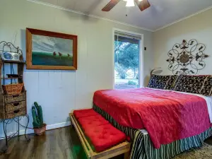 Romantic Luxury Cottage Rental for Two with Fireplace in Texas Hill Country