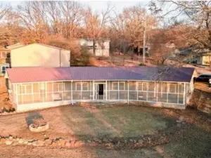 Charming 4-bedroom cabin with a great view and walking distance to the water.