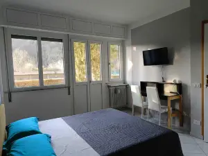 イヴレア ラ ベッラ アフィッタカメーレ ペロッティ 12