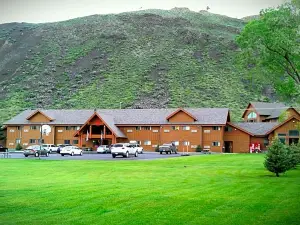 Yellowstone Village Inn and Suites