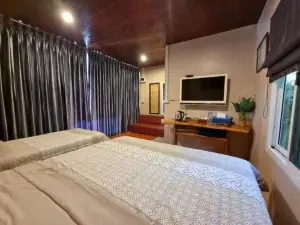 Baanhatsompaen Homestay