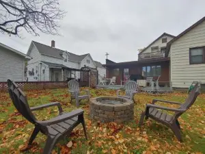 Huge Historic, w/Large Yard & Close to Beach