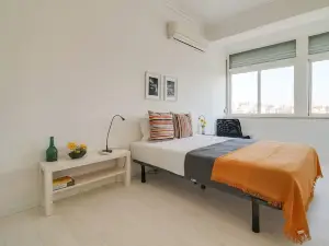 Modern 2 Bedroom Apartment with Views in Lisbon