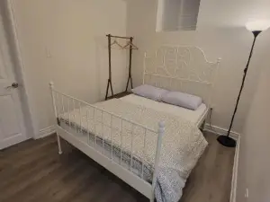 Lake-Walk House 3 Bed 2 Bath Apt