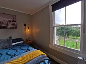 Crown Ridge Miners Cottage