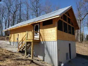 Retro studio cabin in lovely Frenchburg with Hot Tub, WiFi and fire pit