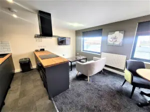 프라이어리 하우스 서비스드 아파트먼트 바이 룸스북드 - 24시간 리셉션