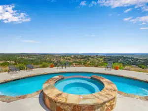 Charming Escape and Creekside Hot Tub - Cozy Hill Country Retreat