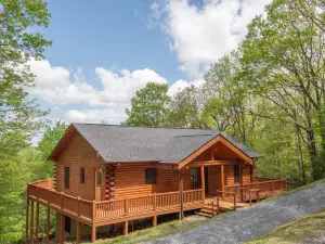 Cozy Retreat - Game Room, Hot Tub, Mountain Views
