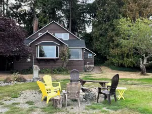 海邊緣汽車旅館