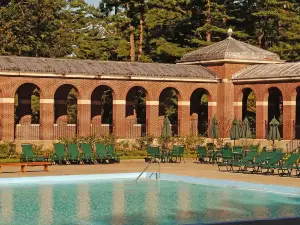 Gideon Putnam Hotel