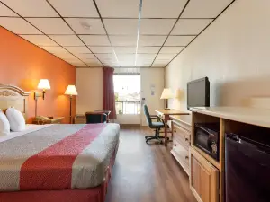 Motel 6 Clarksville, TN
