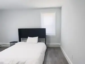 Cozy 2-bedroom apartment in fantastic Baltimore with AC, WiFi
