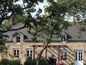 SPACIOUS Family Farmhouse in 3 ACRES with STUNNING VIEWS, EXCLUSIVE USE.