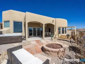 Turtleback Oasis - Minutes to Lake, Hot Springs, Golf - Luxurious, Spacious and Equipped