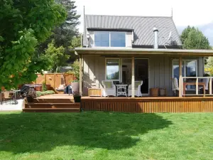 Private Cottage with Spa & Amazing Lake Views