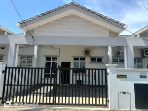 D' Aura Homestay Bukit kuang