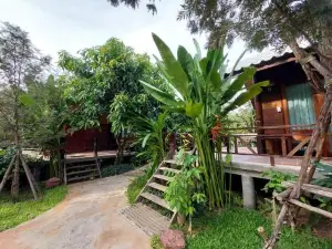 Why Worry Homestay & Café