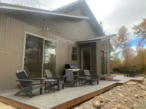Stillwater Riverfront Home, Close to the Beartooths, Fish from Your Door - Peace