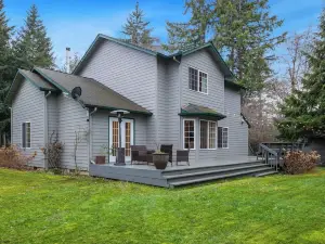 Beautiful family friendly home in peaceful neighborhood!