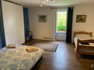 Cosy village house in the heart of the National Forest Park