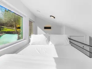 Echo Loft: A Modern Escape