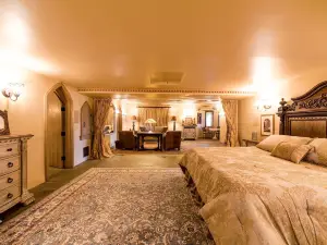 Highlands Castle Overlooking Lake George Plus 2 Other Castles & Suites
