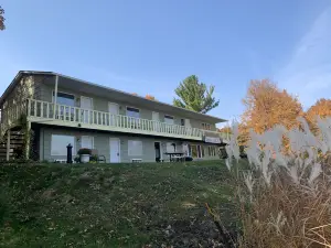 Eagle View Motel & Retreat