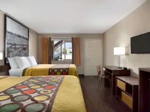 Super 8 by Wyndham Universal City
