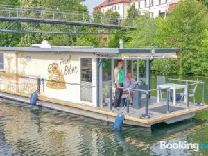 Beautiful Ship-Boat in Havelsee with 2 Bedrooms